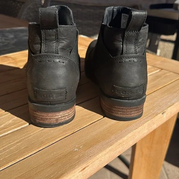 Womens Sorel size 10.5 short, black waterproof boots - Picture 3 of 6